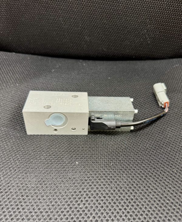 Air Brake Control Valve for Cummins 3597619 - image 3