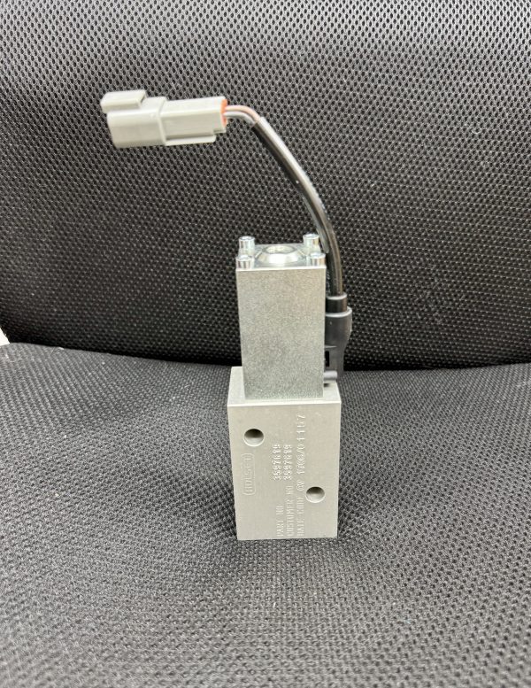 Air Brake Control Valve for Cummins 3597619 - image 2